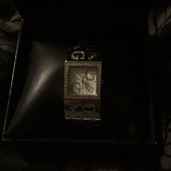 GUESS watch - Picture 2 of 4